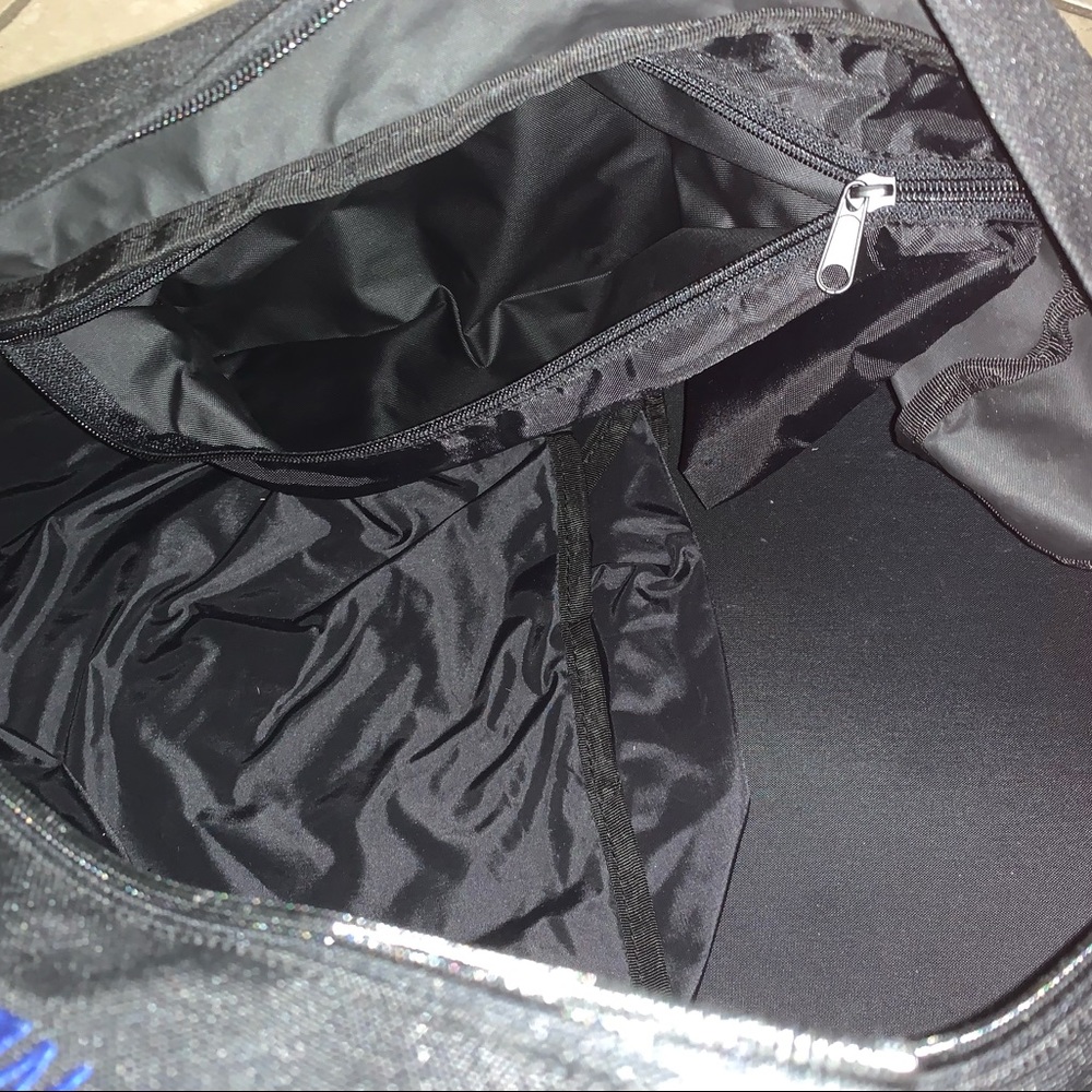 NETVERSANT Duffle Bag - Picture 4 of 6